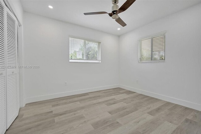 Building Photo - 1401 NE 152nd St