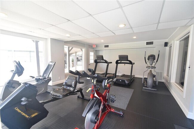 Building Photo - 310 Granville Ct