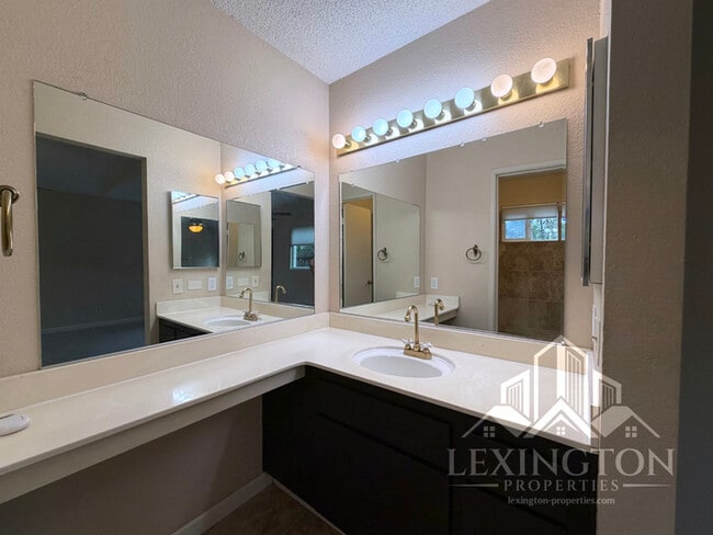 Building Photo - Beautifully Updated, 3BD/2BA Home in Larchmont Sunriver, off Sunrise Blvd. and Coloma Rd.