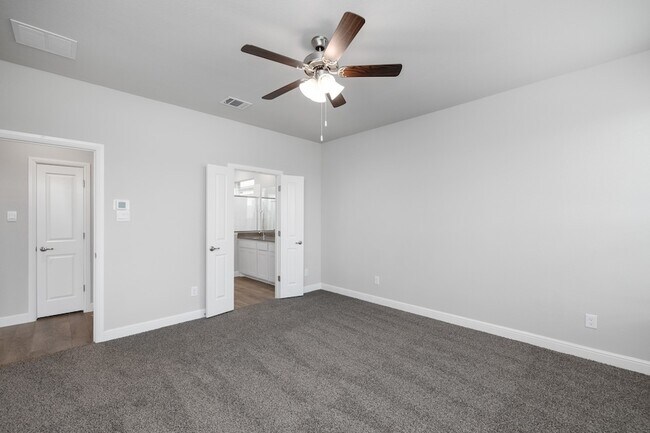 Building Photo - 155 Dogwood Ave