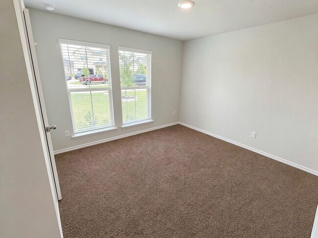 Building Photo - Beautiful 4 bedroom, 2.5 bathroom home in Belton