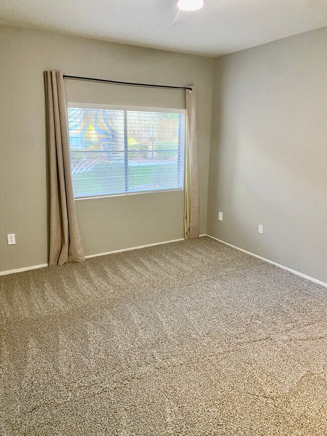 Building Photo - Ground Floor-One Bedroom in Lakewood