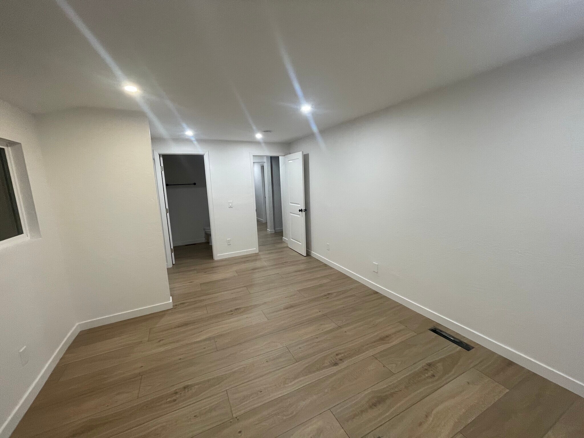 Building Photo - 2204 Lausett Ave