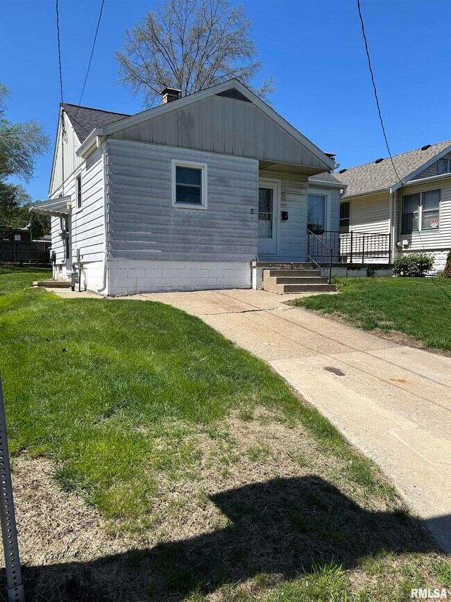 Building Photo - 405 Keller St