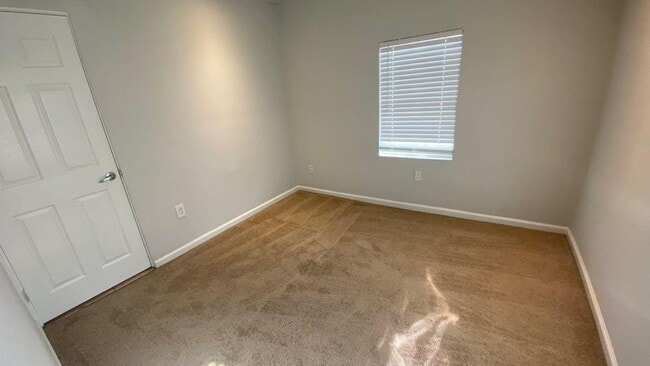 Building Photo - 1918 Oleander