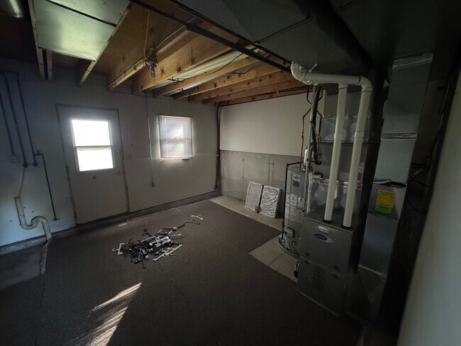Building Photo - 6102 Campus Park Dr SE