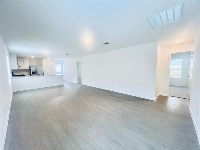 Building Photo - 3043 Mallorca Dr