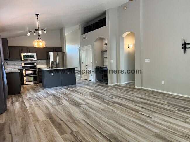 Building Photo - Three Bedroom home in Rancho Escondido