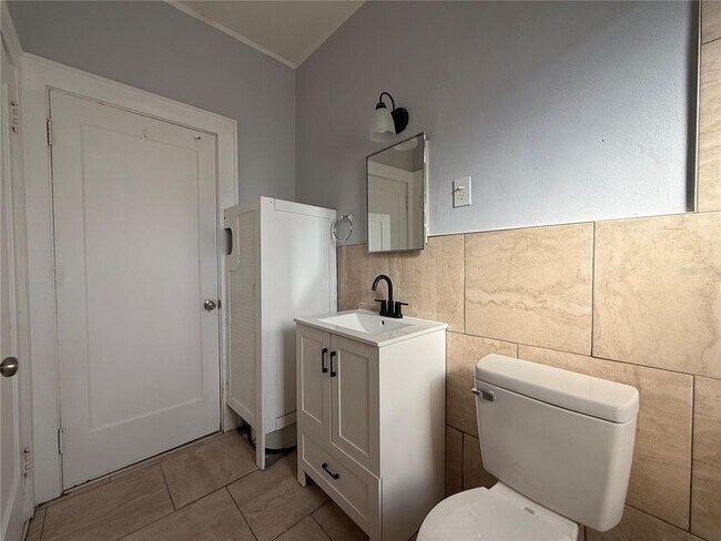 Building Photo - 730 W Central Ave