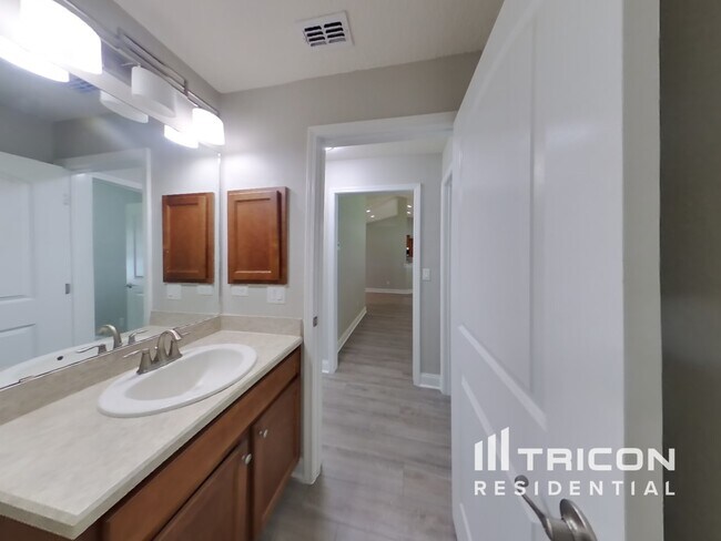 Building Photo - 2320 Bur Oak Place