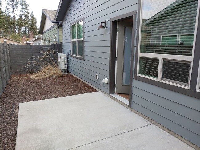 Building Photo - Beautiful Low Maintenance Home in Gated Co...