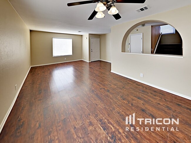 Building Photo - 913 Wagon Train Dr