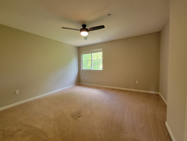 Building Photo - Beautiful Dual Master Condo in Folsom