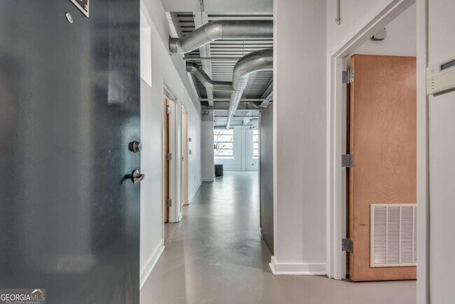 Building Photo - 400 Village Pkwy