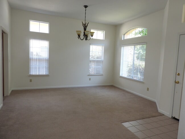 Building Photo - 154 Elkins Cir