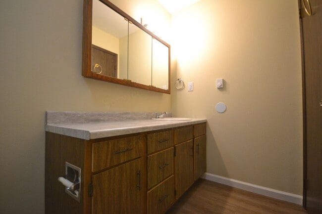 Building Photo - Cross Timbers Apartment