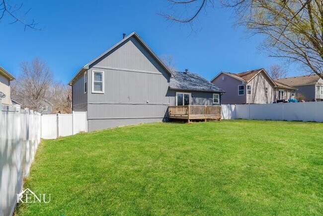 Building Photo - 419 W Sunrise Dr