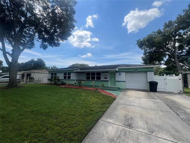 Building Photo - 6700 17th Ln N