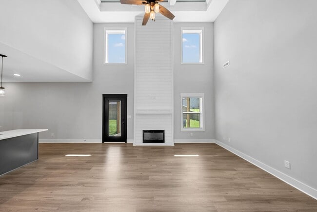 Building Photo - 4 Bedroom 2 1/2 Bath Home For Rent Near Ex...