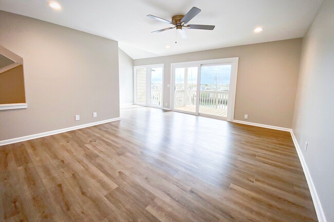 Building Photo - NEWLY REMODELED 3Bd/2.5 BA Wrightsville Be...