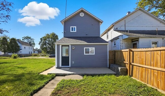 Building Photo - 1531 Chapel St