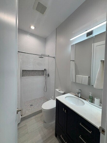 Building Photo - 14073 Mira Montana Dr