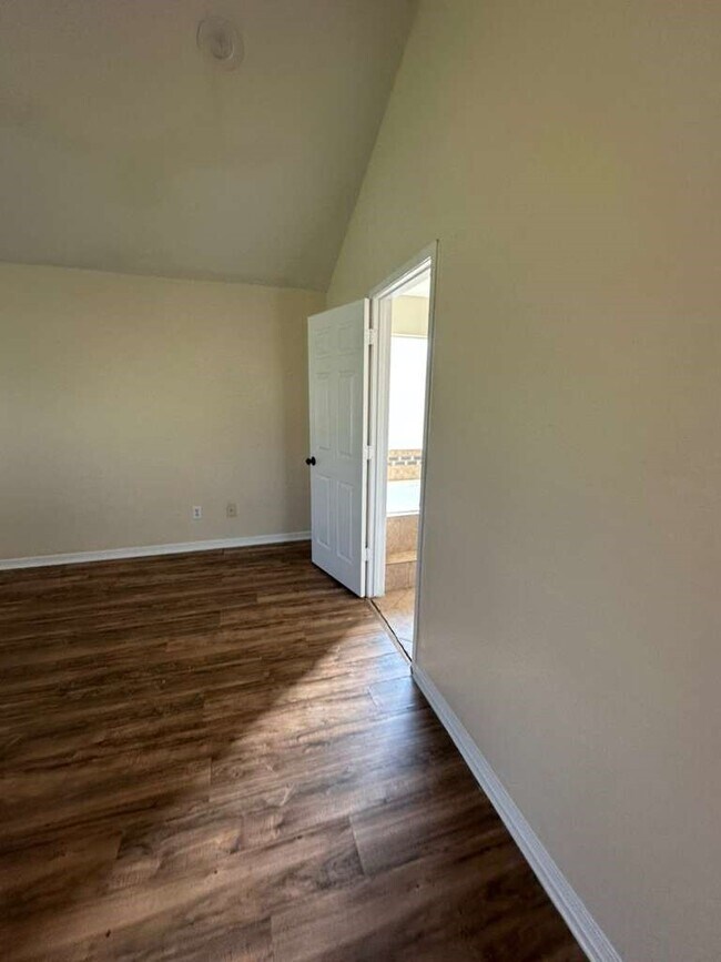 Building Photo - 5718 Straight Way