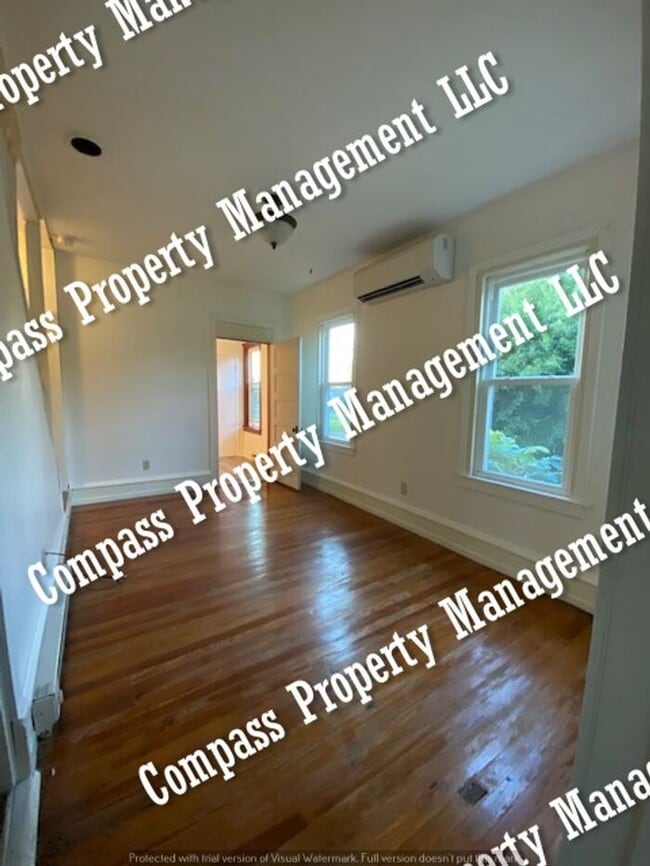 Building Photo - $1445 - 3 Bed, 2 Bath Farmhouse - Denver