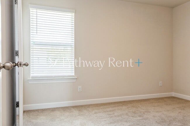 Building Photo - 3420 Quintana Dr