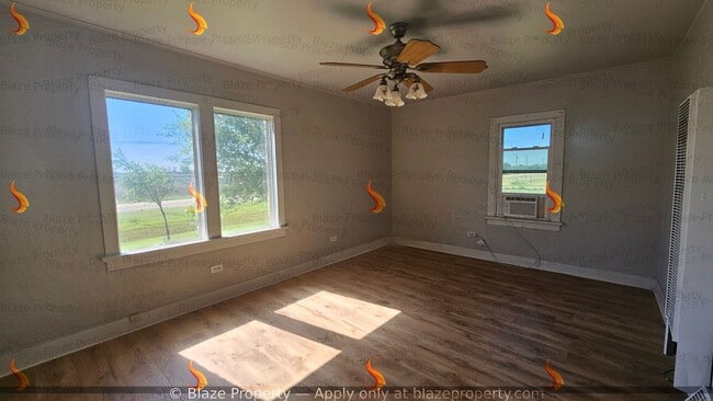 Building Photo - Cozy Country Home on a Large Lot