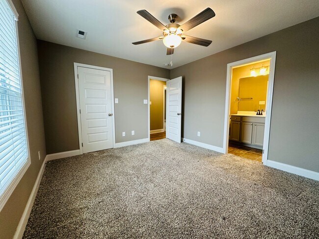 Building Photo - Stunning 2023-Built Home in Powell – Quiet Cul-de-Sac Living!