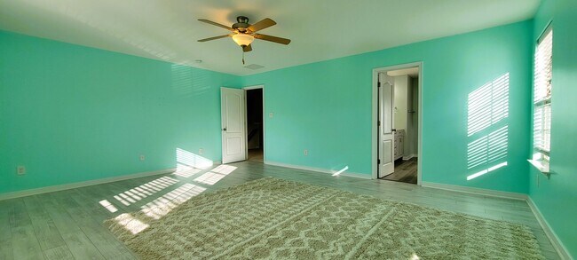 Building Photo - Large 4 bedroom 3 1/2 bath home that backs up to the 15th green in Magnolia Green.