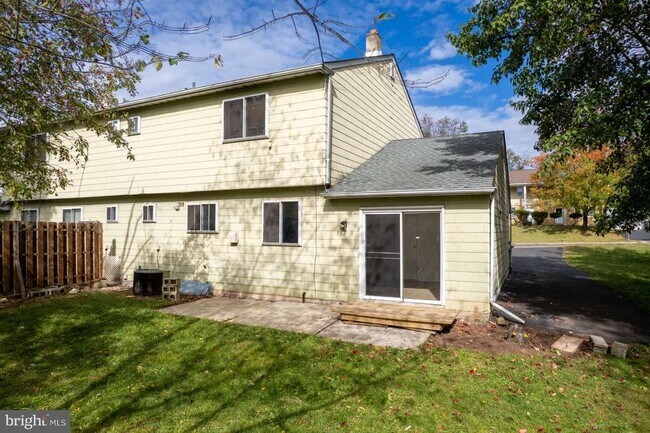 Building Photo - 1558 Specht Pl