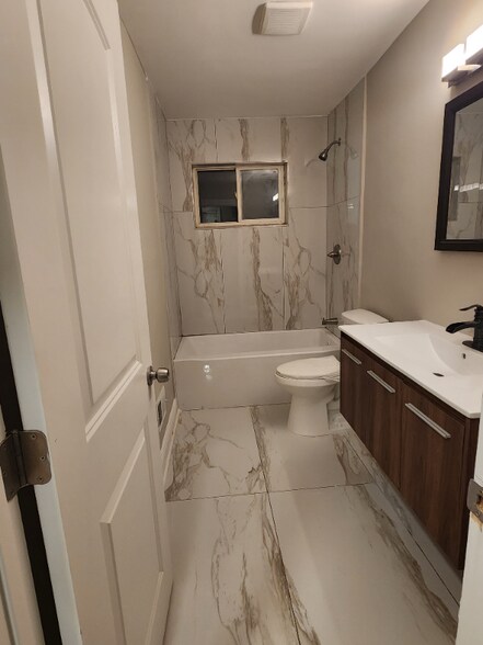 Building Photo - 390 W Lake Ave NW