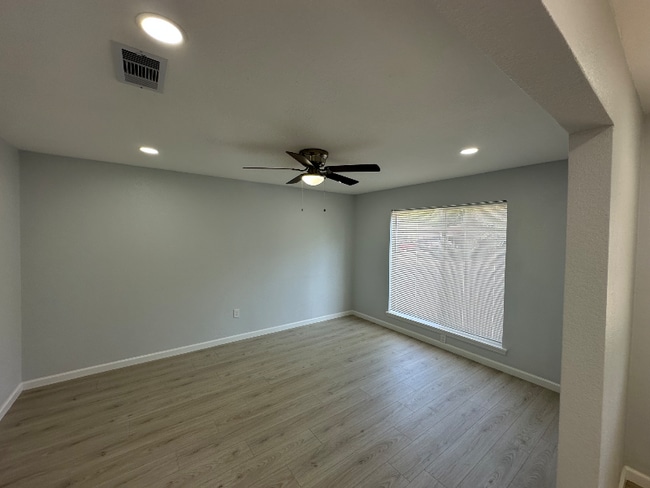 Building Photo - 629 W Mimosa St