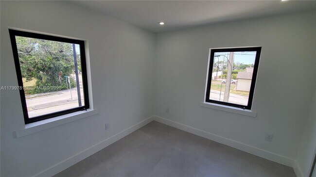 Building Photo - 6201 SW 22nd St