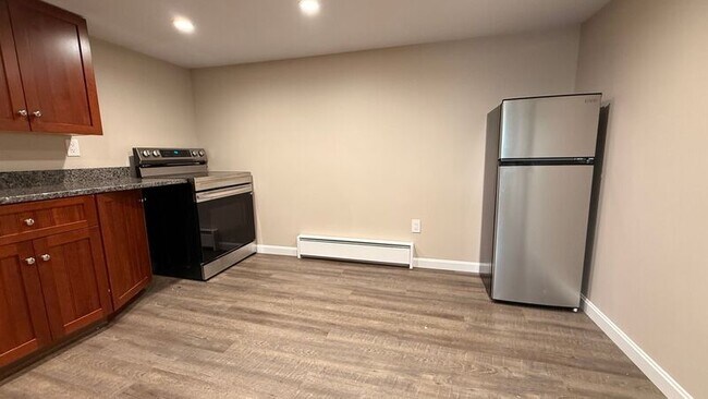 Building Photo - 62 Suffield St