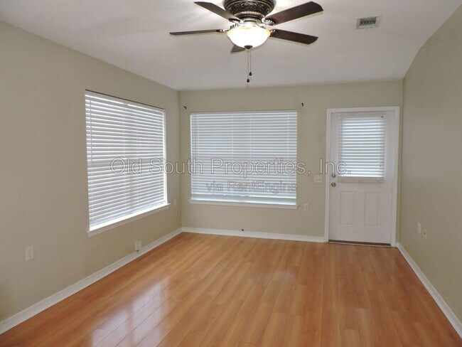 Building Photo - 8110 Heirloom Dr