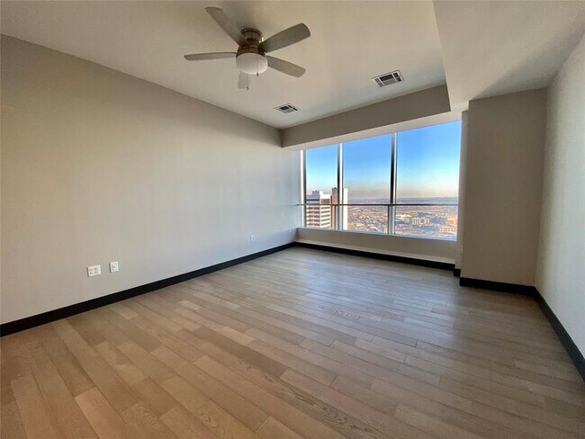 Building Photo - 1402 Elm St