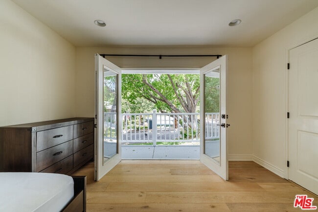 Building Photo - 15514 Del Gado Dr