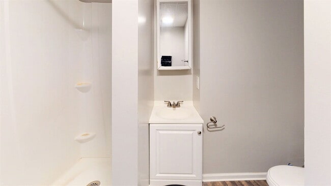 Building Photo - 288 E 13th Ave