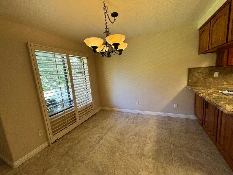Building Photo - 1718 Tecalote Dr