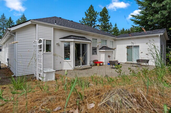 Building Photo - 8290 N Uplands Dr