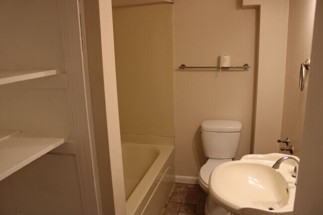 Building Photo - 2-Bedroom Second-Floor Apartment