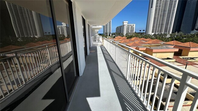 Building Photo - 210 174th St