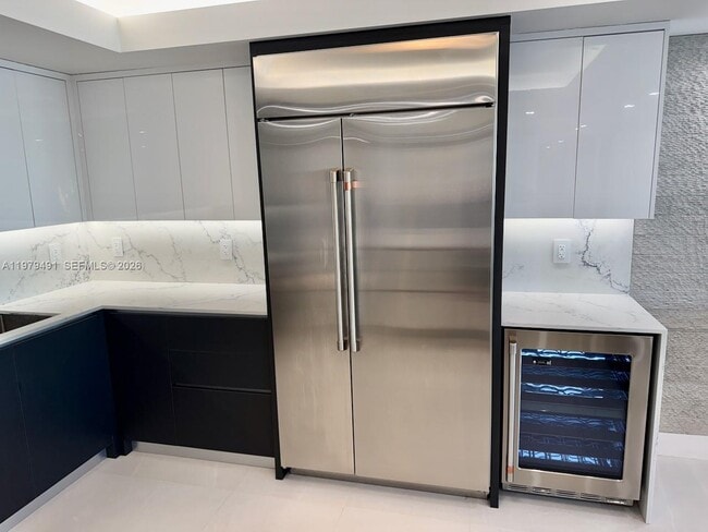 Building Photo - 900 Bay Dr