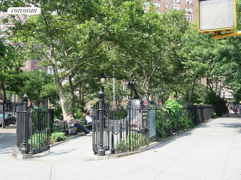 Building Photo - 302 W 12th St