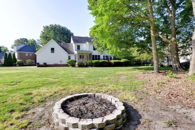 Building Photo - Beautiful Poquoson Home.