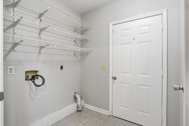 Building Photo - 8232 Pleasant Ridge Dr