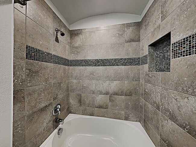 Building Photo - 9113 Golden Hollow Ln